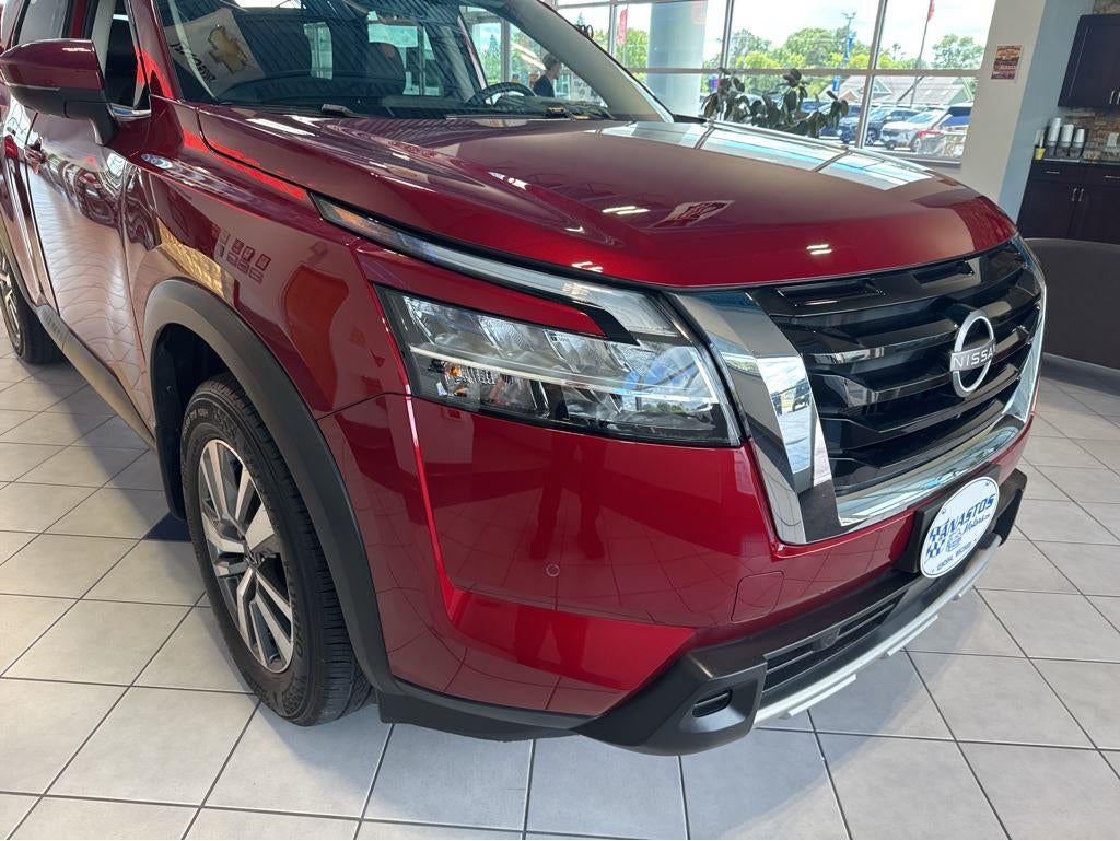 2023 Nissan PATHFINDER Base