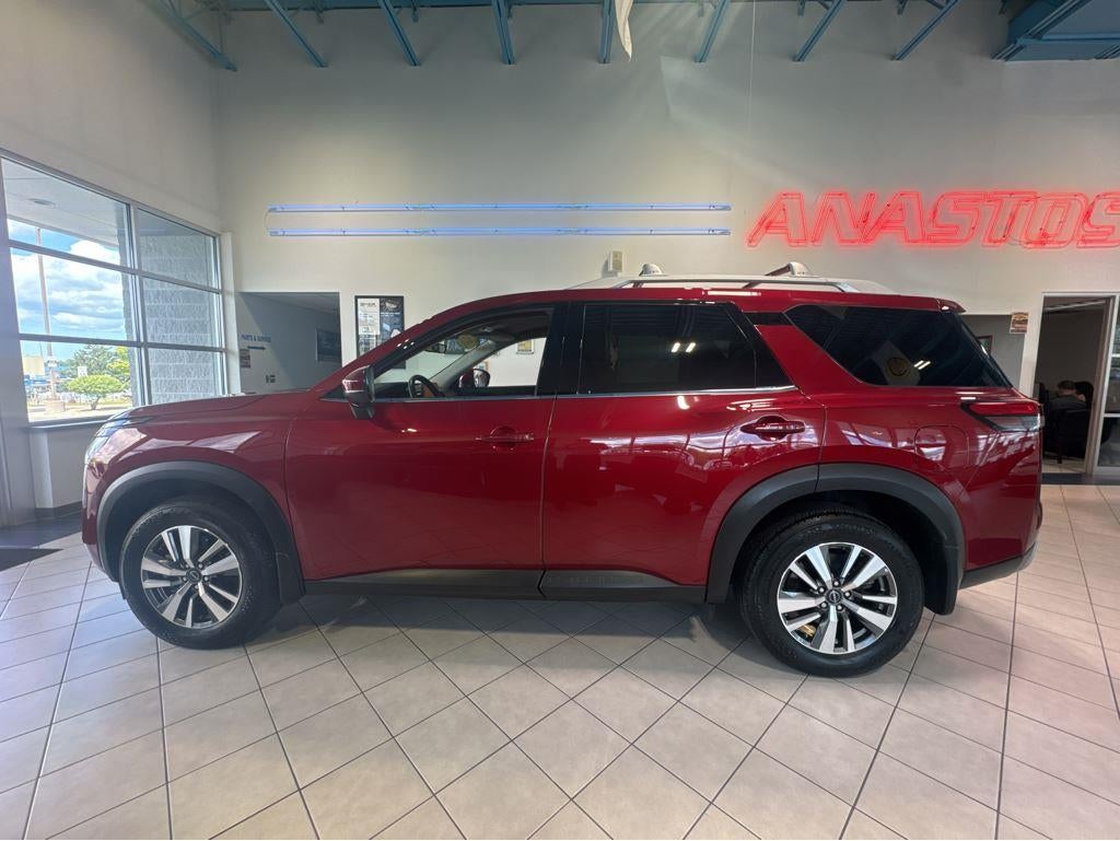 2023 Nissan PATHFINDER Base