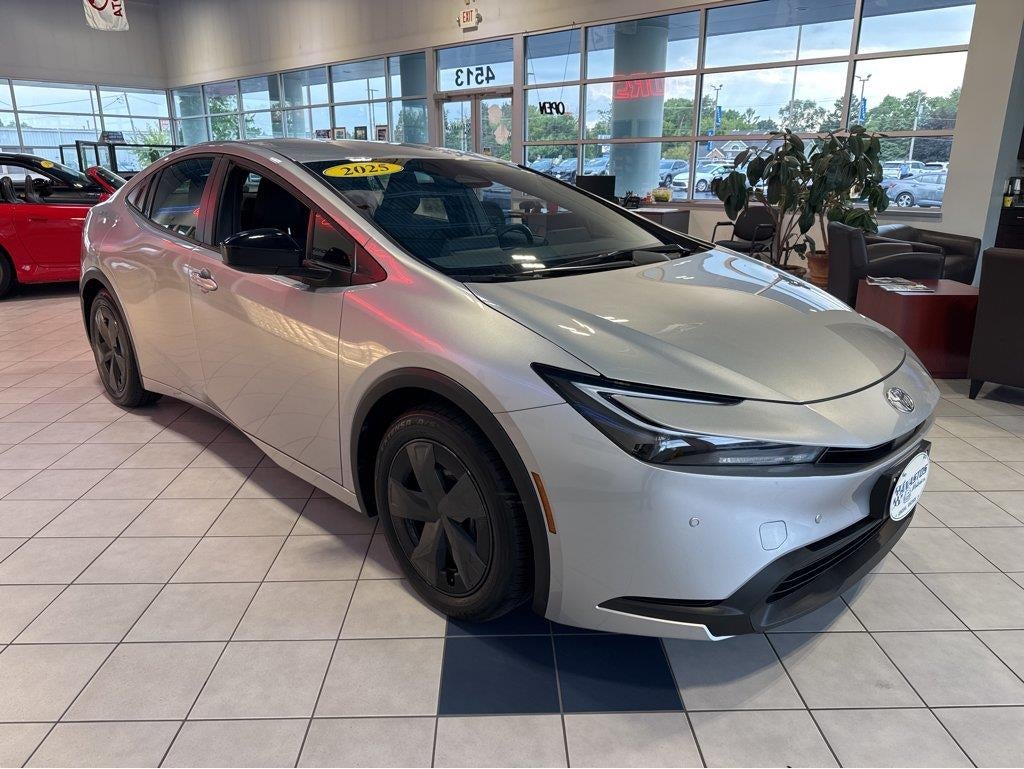 2025 Toyota Prius LE