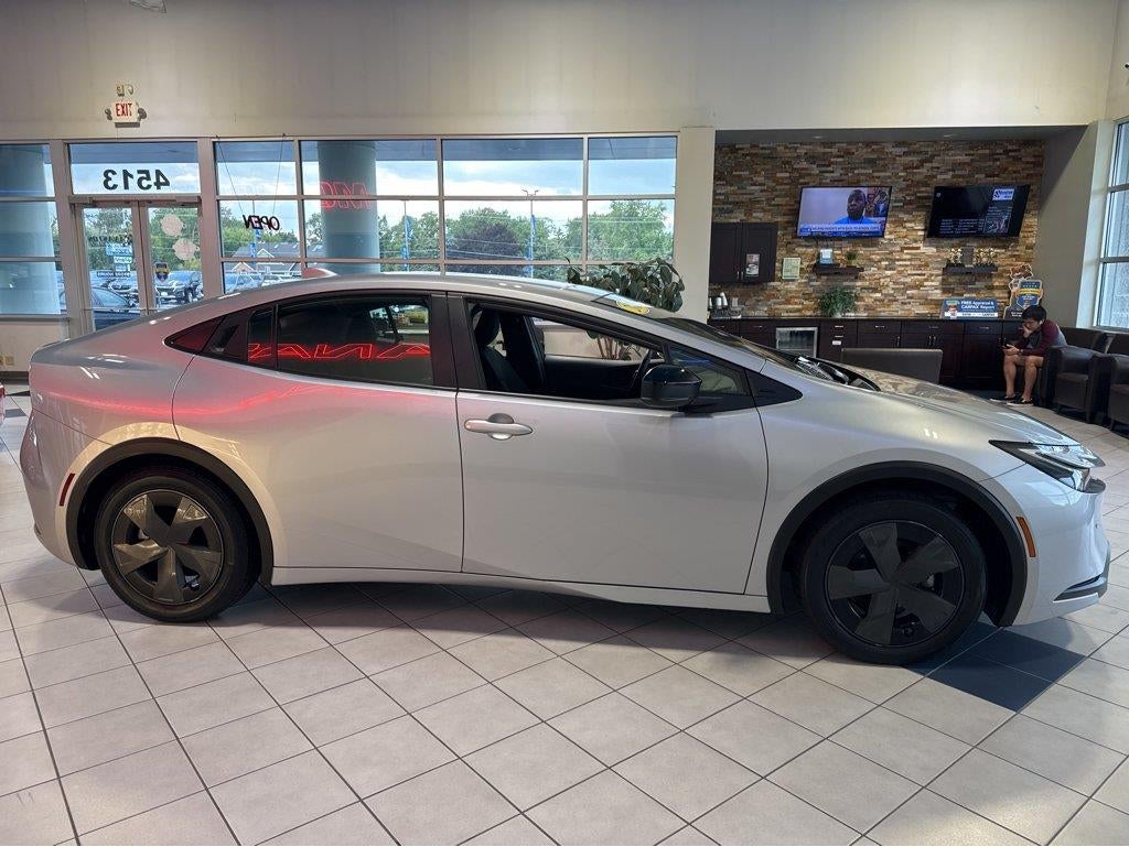 2025 Toyota Prius LE