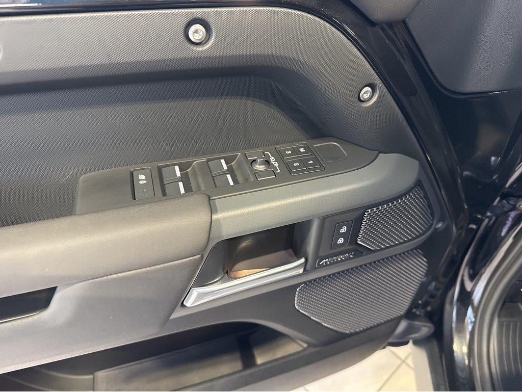 2024 Land Rover Defender X-Dynamic SE
