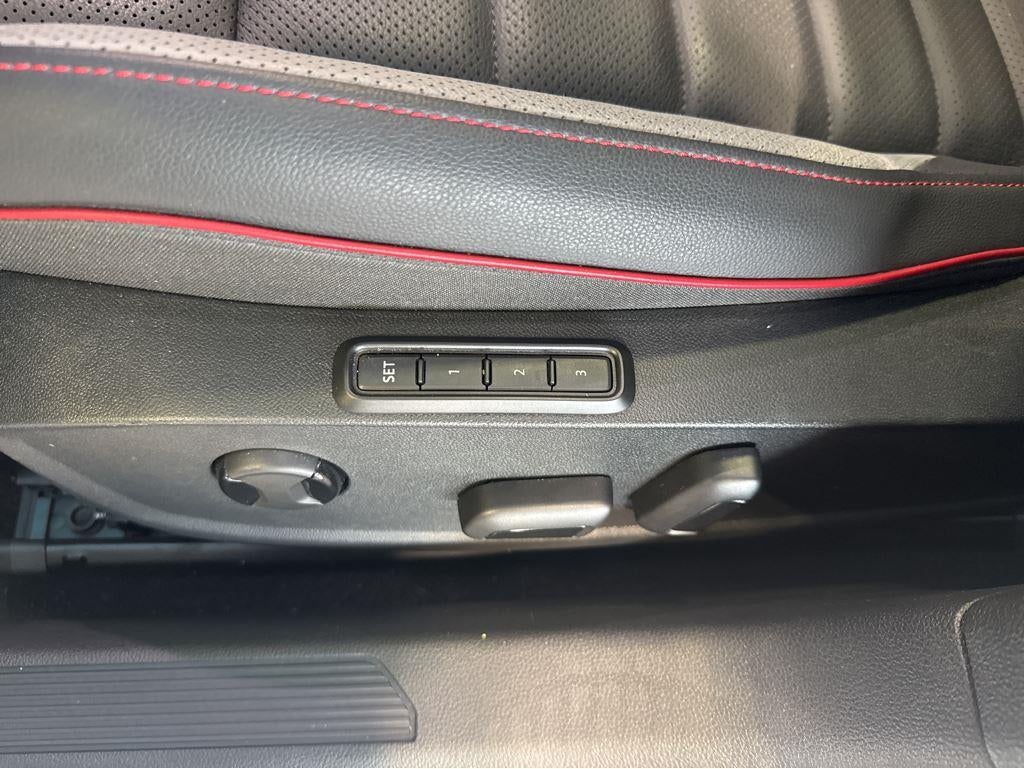 2024 Volkswagen Golf GTI SE